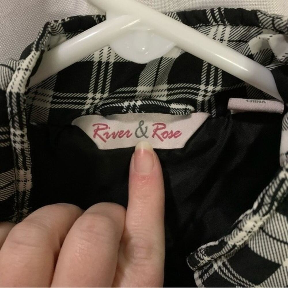 River and Rose Black and White Gingham Puffer Vest. Size Small. - Picture 8 of 8